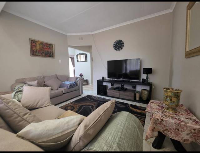 3 BEDROOM HOUSE FOR SALE IN BRACKENDOWNS